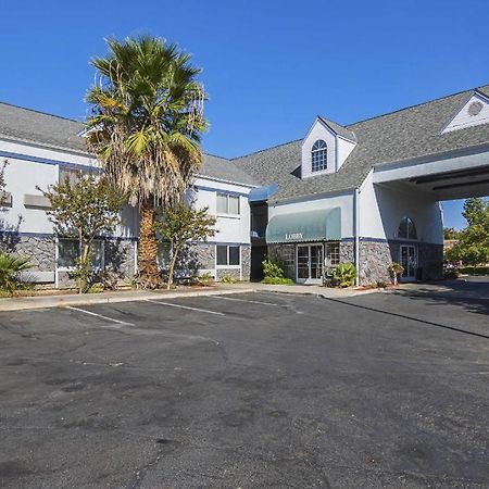 Quality Inn Fresno Yosemite Airport Exterior photo