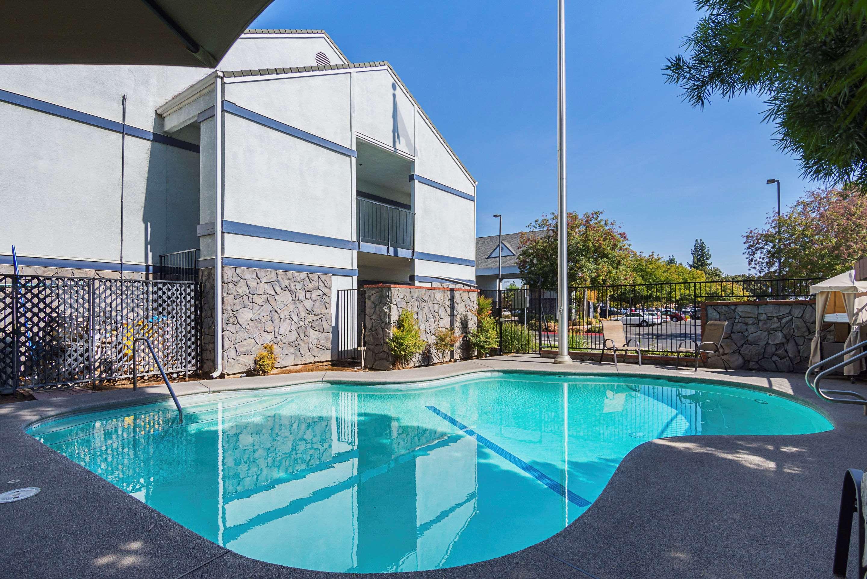 Quality Inn Fresno Yosemite Airport Exterior photo