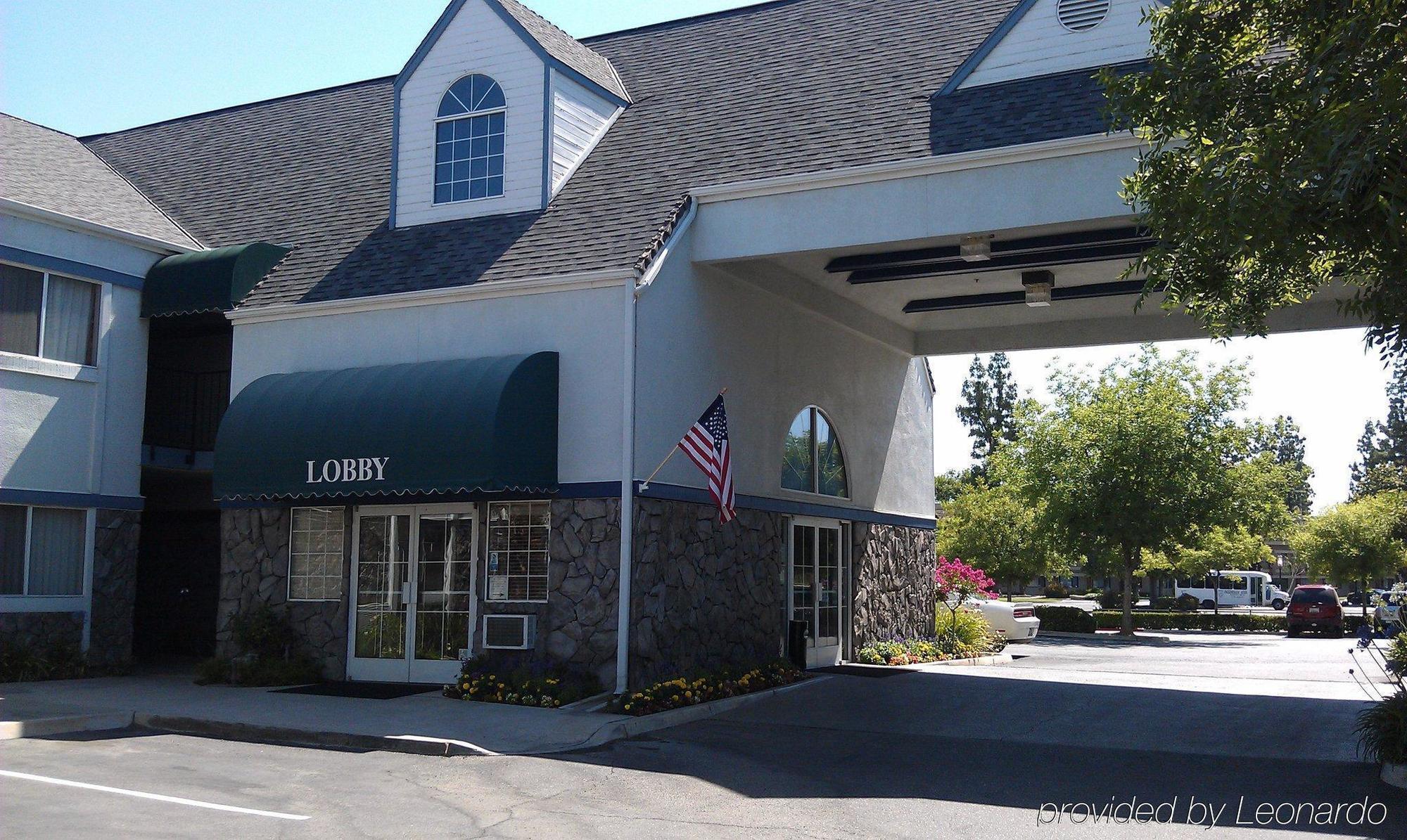 Quality Inn Fresno Yosemite Airport Exterior photo