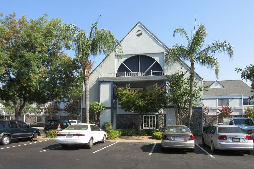 Quality Inn Fresno Yosemite Airport Exterior photo