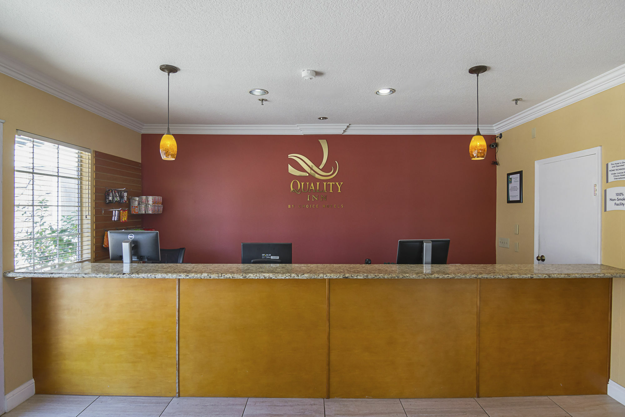 Quality Inn Fresno Yosemite Airport Exterior photo